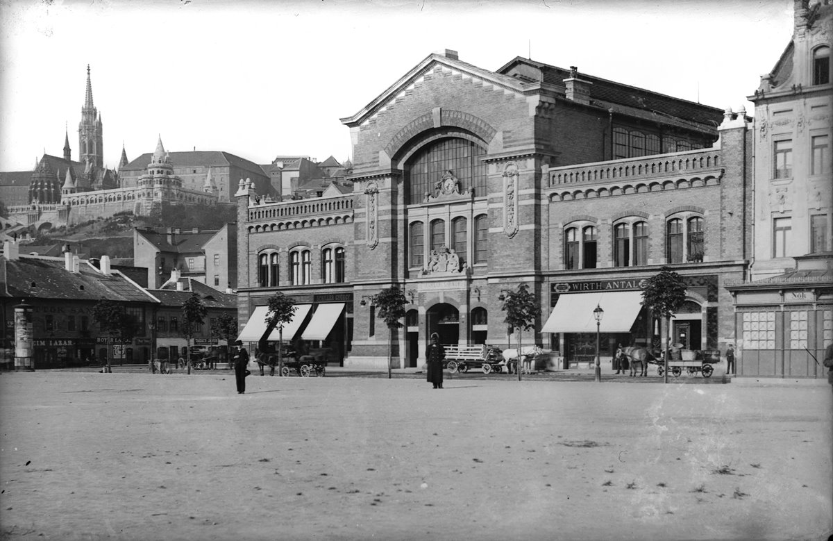 batthyany-ter-vasarcsarnok-budapest-fortepan.jpg