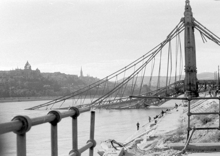 budapest-ostromutan-1945-erzsebethid-mrfosterblog-fortepan-2.jpg