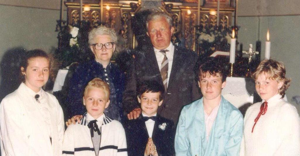 1989_sch_ffer_andrasek_az_unokakkal_masolata.jpg