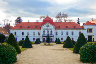 A Széchenyi uradalom központja, a nagycenki kastély