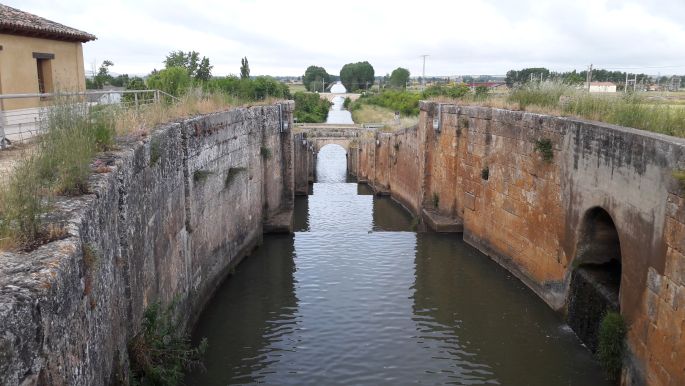 El camino, Francia Út, Canal de Castilla zsilip