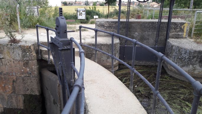 El camino, Francia Út, Canal de Castilla zsilip