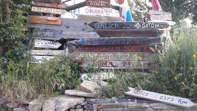 El camino, Francia Út, Manjarín, távolságot jelző táblák a világ minden részéről