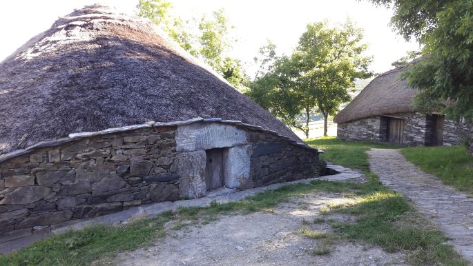 El camino, Francia Út, O Cebreiro nádfedeles házak