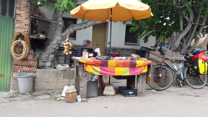 El Camino, Francia Út, Dona Felisa szíves vendégszeretetét lánya (vagy fia?) viszi tovább.