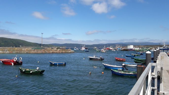 El camino, Finisterre, a kikötő csónakokkal