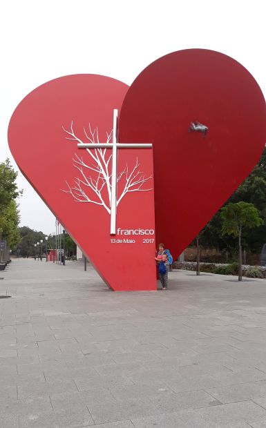 Portugál camino, Fátima, szív emlékmű