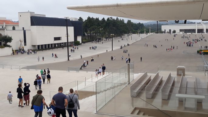 Portugál camino, Fátima, a bazilika előtti tér és a kápolna