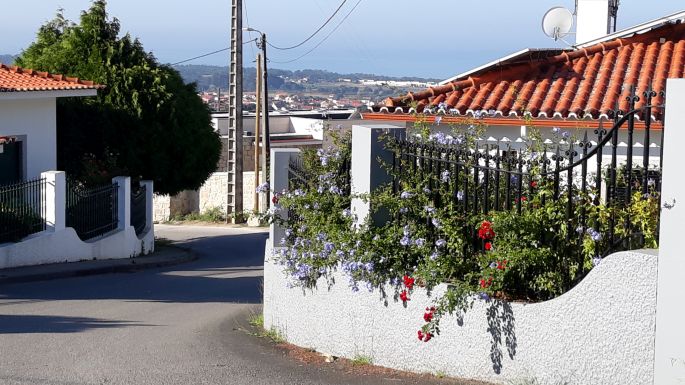 Portugál Camino Costa, szép virágos település