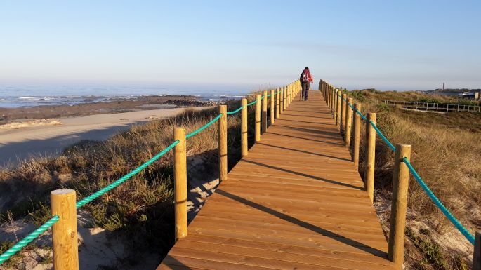 Portugál Camino Costa, óceánpart fapallókkal