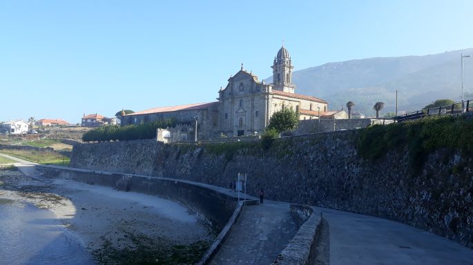 Portugál Camino Costa, kolostor Oia előtt