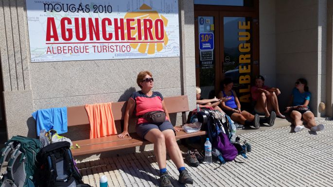 Portugál Camino Costa, Porto Mougás, bebocsátásra várva az alberguébe