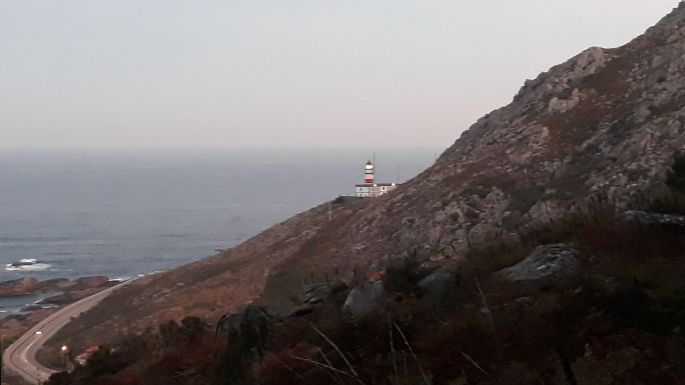 Portugál Camino Costa, kilátás az óceánra és a világítótoronyra