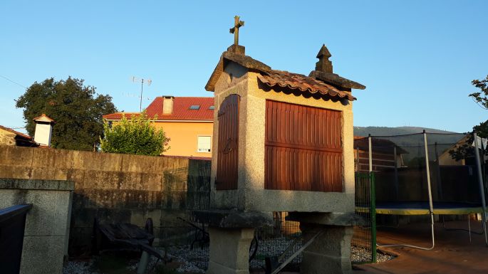 Variante Espiritual, szálloda udvarán meghagyták a gabonatárolót