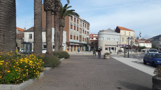 Variante Espiritual, Vilanova de Arousa, sétány pálmafákkal