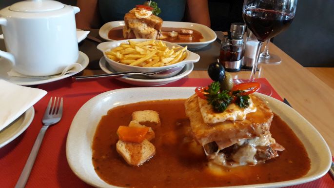 Portugál camino, Francesinha