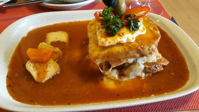 Portugál camino, Francesinha