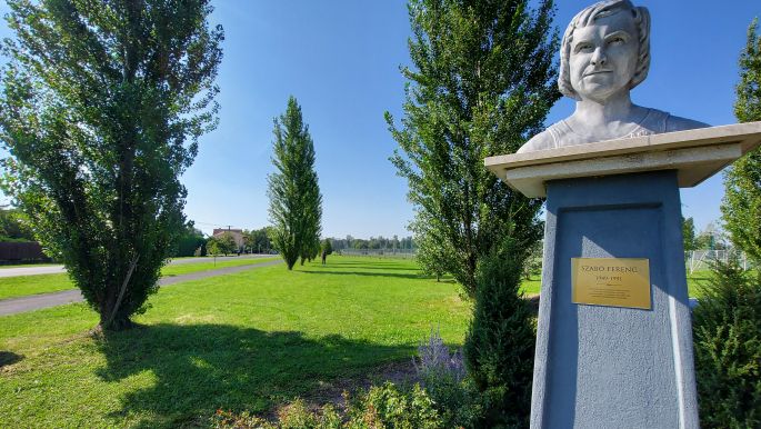 Balaton túra, a gyenesdiási Kinizsi SK bejárata