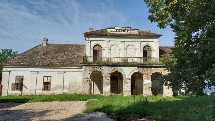 Balaton túra, Fenékpuszta, a romos Festetics-kastély