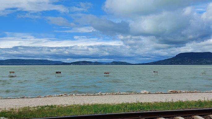 Balaton túra, oszlanak a felhők a Balaton felett