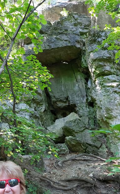 Balaton túra, meredek út vezet fel az Ember-sziklához