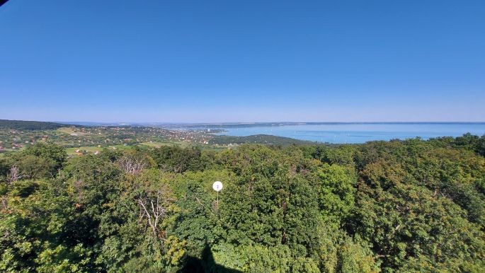 Balaton túra, panoráma a Csere-hegyi kilátóból