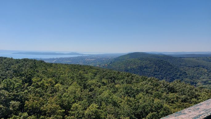 Gyalogos Balaton túra, panoráma a Csákány-hegyi Endrődi kilátóból