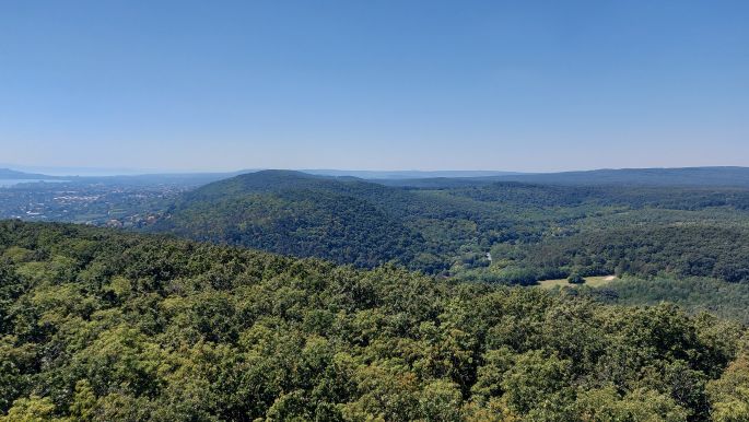 Gyalogos Balaton túra, panoráma a Csákány-hegyi Endrődi kilátóból