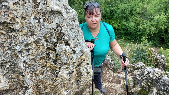 El Camino helyett Balaton túra - Tihanyi félsziget, Erika várúrnő ismét az Aranyház-gejzírkúp tetején :-)