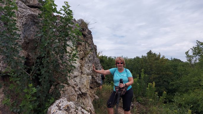 El Camino helyett Balaton túra - Tihanyi félsziget, Andrea is felmerészkedett az Aranyház-gejzírkúp tetejére :-)