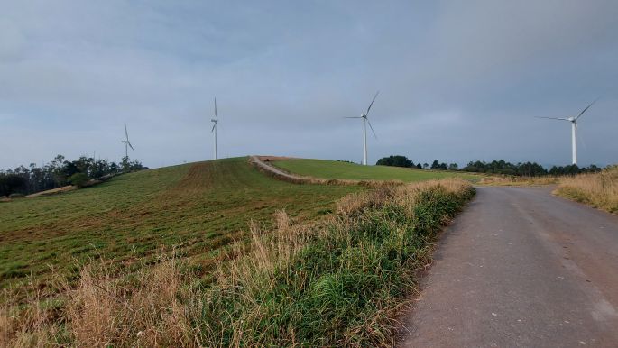 Camino Muxía, szélturbinák a hegy tetején