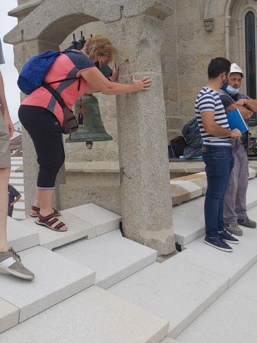 Santiago de Compostela, Andrea még mindig próbálkozik megállni a lábán a katedrális tetején :-)