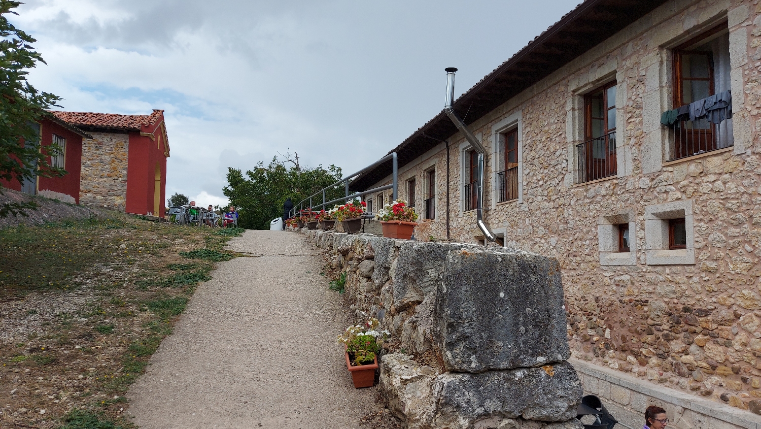 El Camino, Francia út, Villafranca Montes de Oca, Albergue San Antón Abad, az épület kívülről