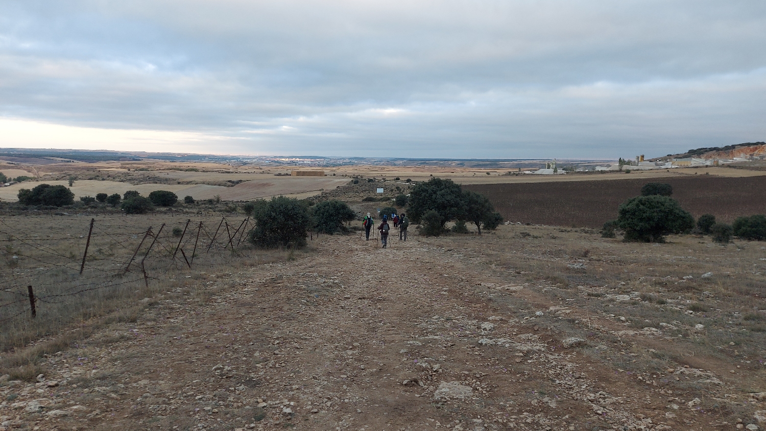 El Camino, Francia út, köves út vezet Burgos felé