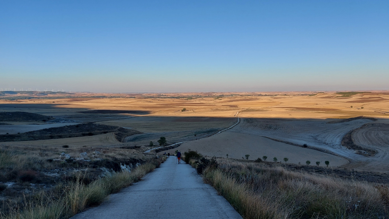 El Camino, Francia út, lefelé az Alto de Mostelares hegyről