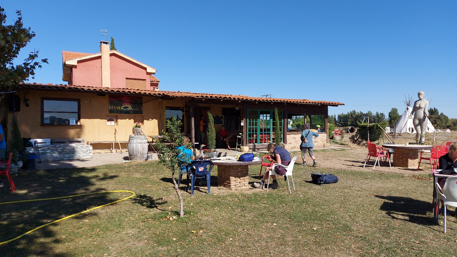 El Camino, Francia út, albergue Villarmentero de Campos faluban