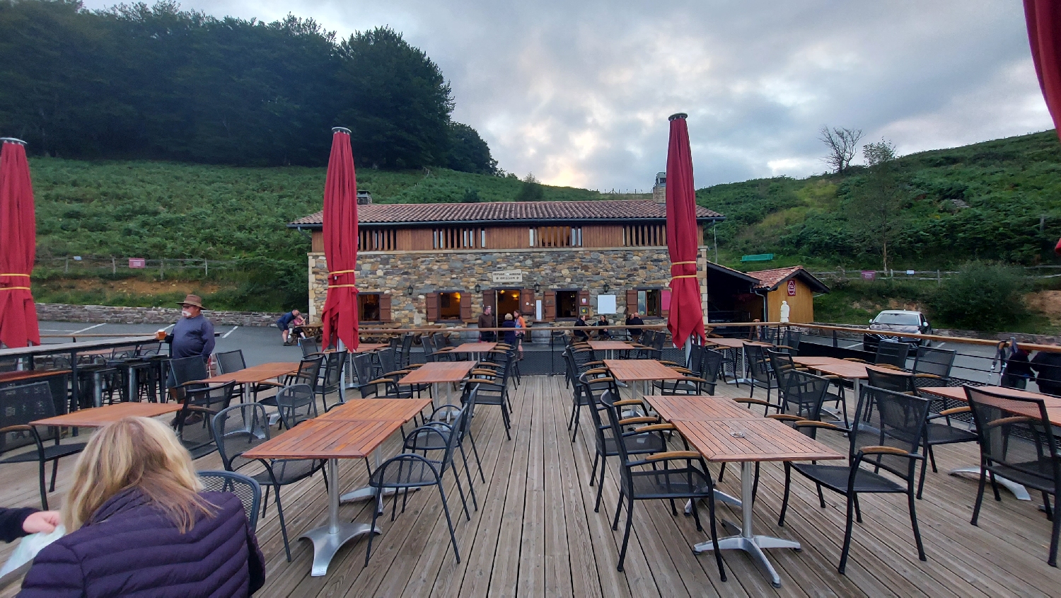 El Camino, Francia út, az Albergue Orisson épülete és terasza