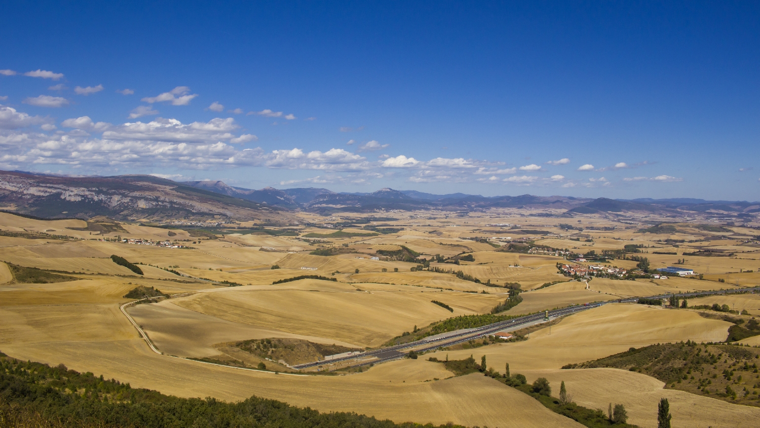 12_el_camino_francia_ut_panorama_alto_de_perdon.jpg