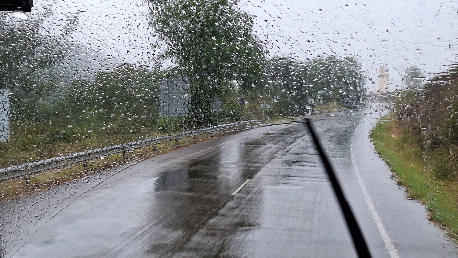 Camino Aragonés, busszal száguldunk Jaca felé a szakadó esőben
