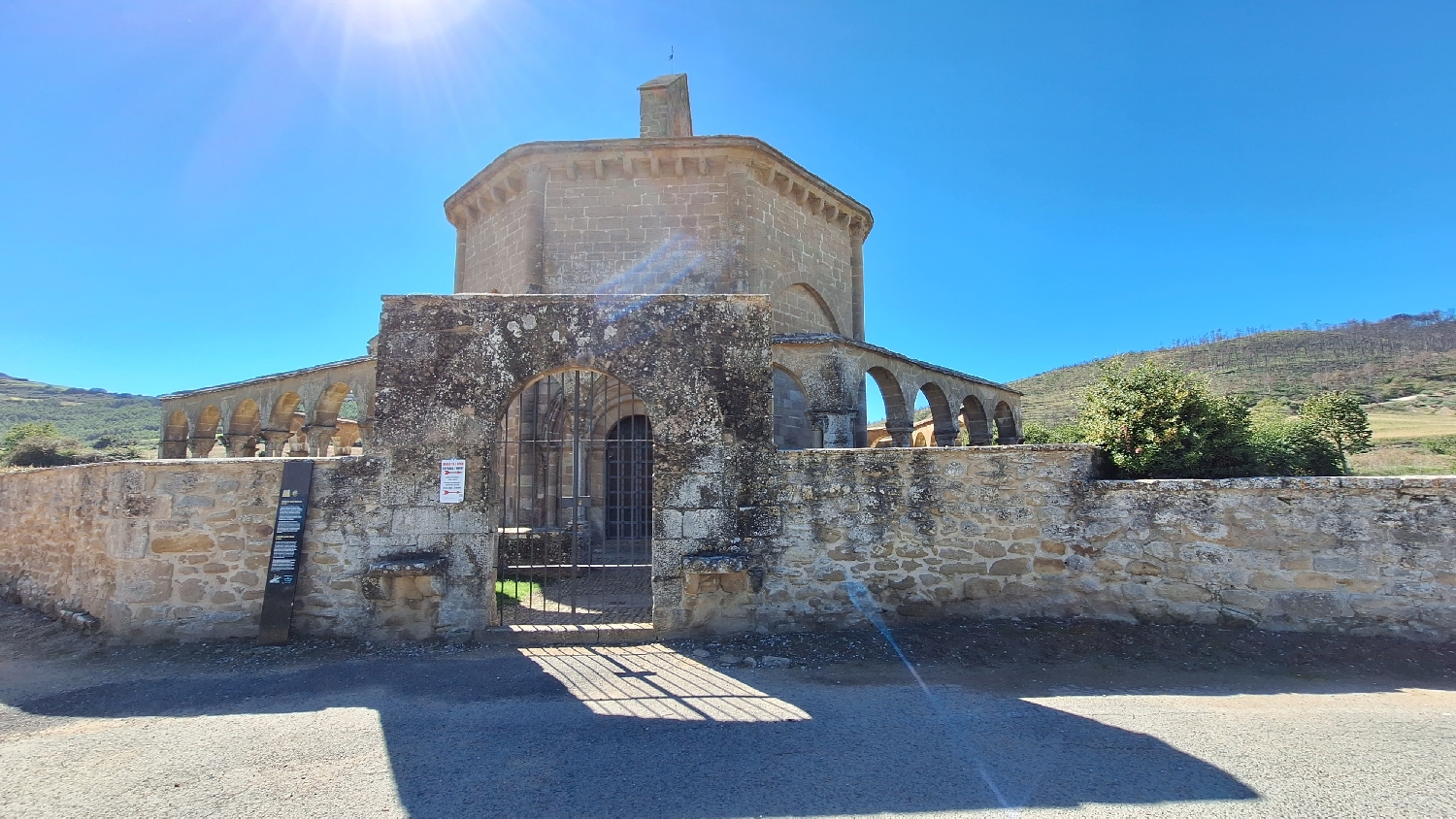 El Camino, Aragon út, Santa María de Eunate, a nyolcszögletű zarándoktemplom