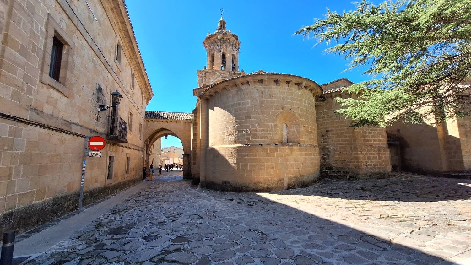 El Camino, Aragon út, Francia út, Puente la Reina, Iglesia de Crucifijo