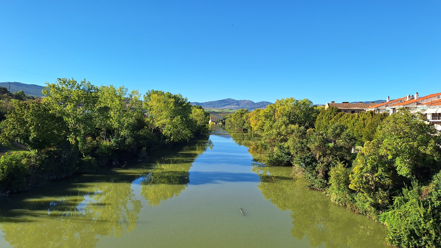 El Camino, Aragon út, Francia út, Puente la Reina, a Río Arga a régi gyalogos kőhídról