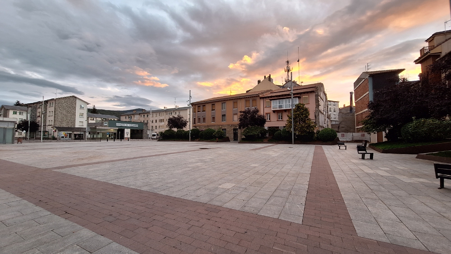 El Camino Aragonés, Jaca, a buszpályaudvar előtti tér