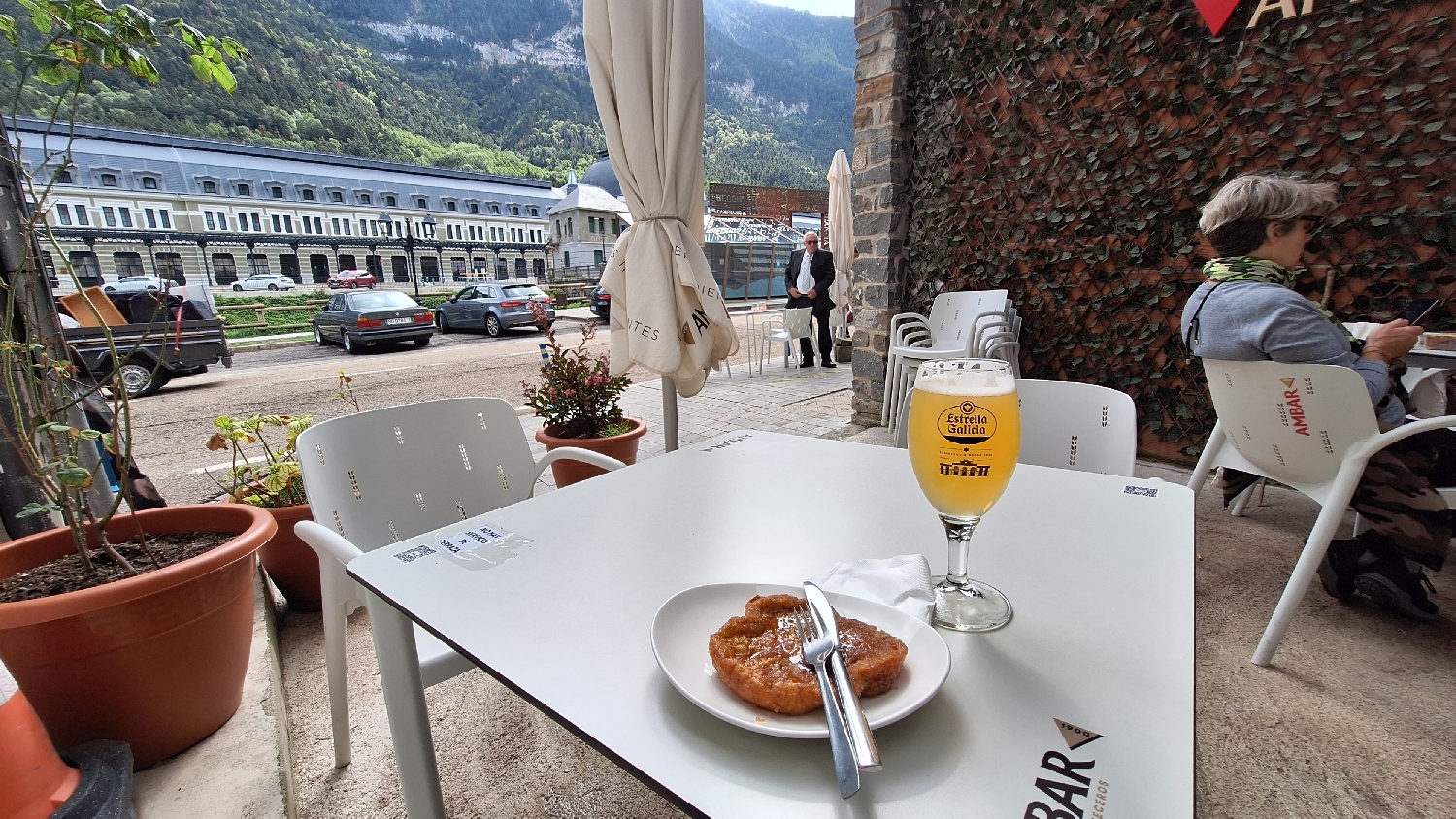 El Camino Aragonés, Canfranc Estación, bár, torrijas és citromos sör