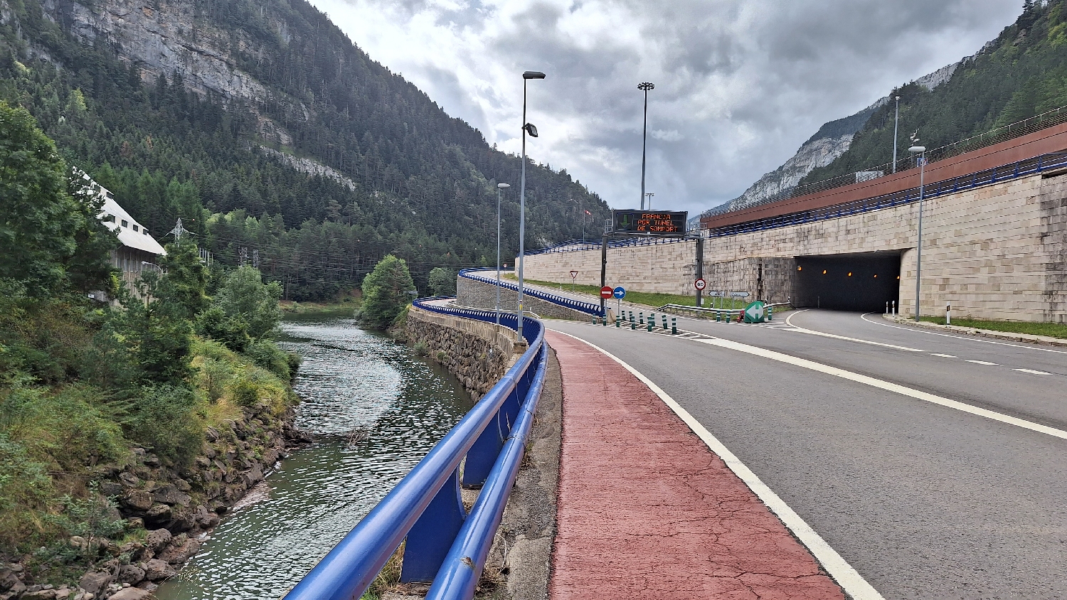 El Camino Aragonés, Canfranc Estación, a vízi erőmű után