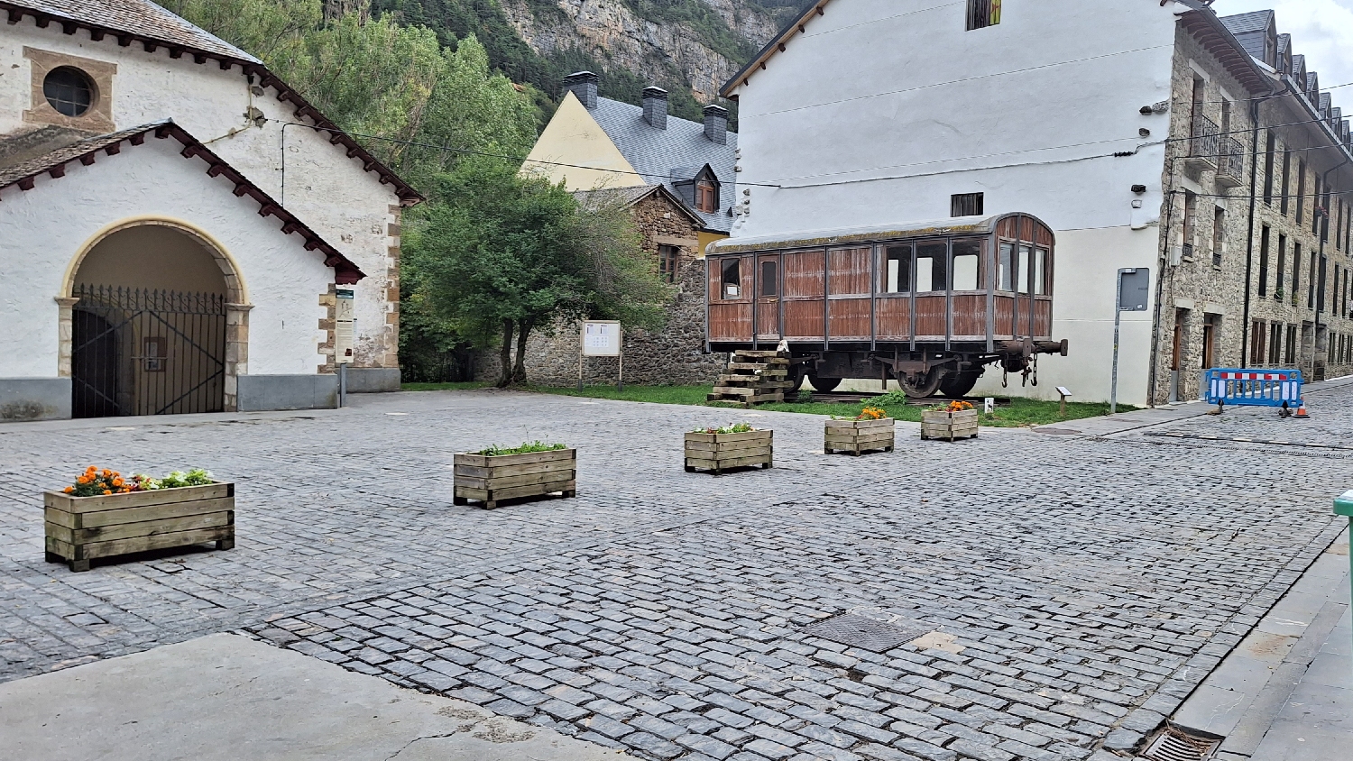 El Camino Aragonés, Canfranc pueblo