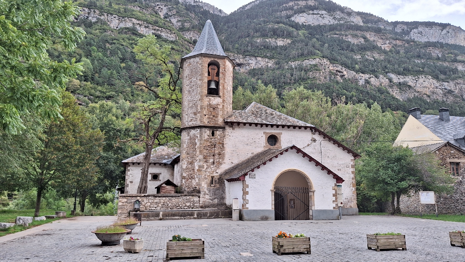El Camino Aragonés, Canfranc pueblo