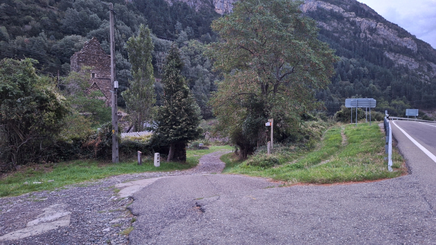 El Camino, Aragon út, a falu végén gyalogútra térünk