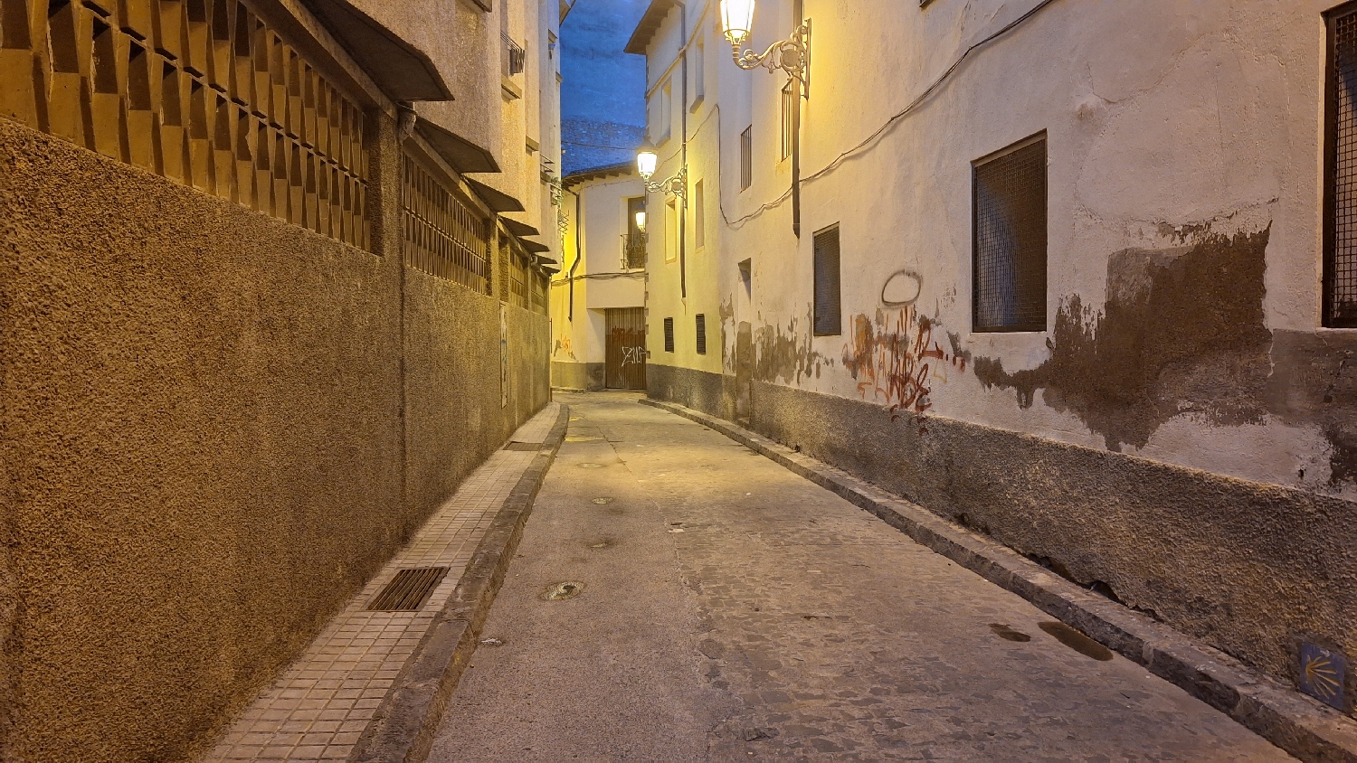 El Camino, Aragon út, Jaca, reggeli utcakép