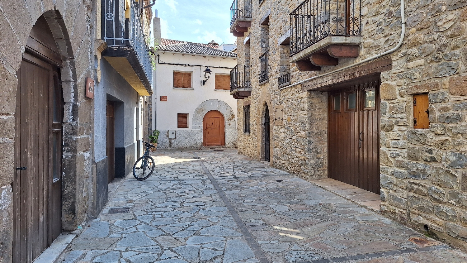 El Camino, Aragon út, Santa Cilia, a municipal albergue utcája